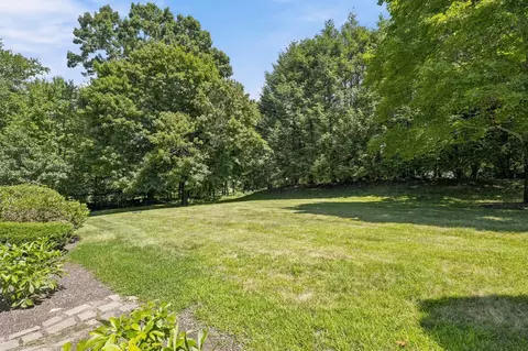 Exterior - 20 Eagle Dr #20, Douglas, MA 01516 photo 6 of 9