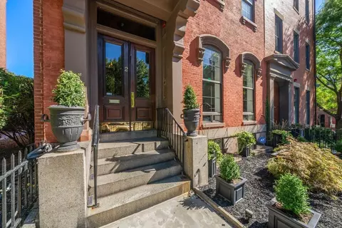 2 Monument Sq #1, Charlestown, MA 02129