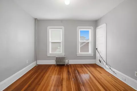 Bedroom - 44-46 Langdon St, Springfield, MA 01104 photo 4 of 7
