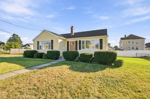 26 Gorham St, Dartmouth, MA 02748