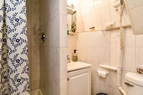 Bath - 9 Raleigh Rd, Dover, MA 02030 photo 1 of 2