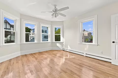 Living - 5 Willow Ave, Salem, MA 01970 photo 1 of 4