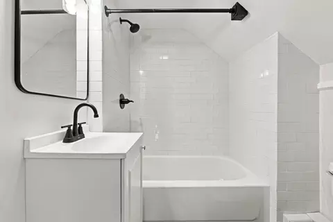 Bath - 5 Willow Ave, Salem, MA 01970 photo 1 of 3