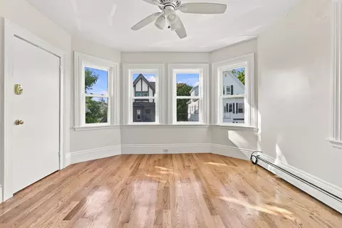 Living - 5 Willow Ave, Salem, MA 01970 photo 2 of 4