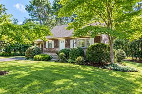 3 Cornish St, Carver, MA 02330