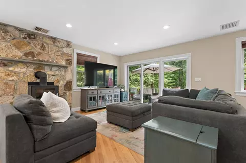 Living - 160 Range Rd, Concord, MA 01742 photo 4 of 4