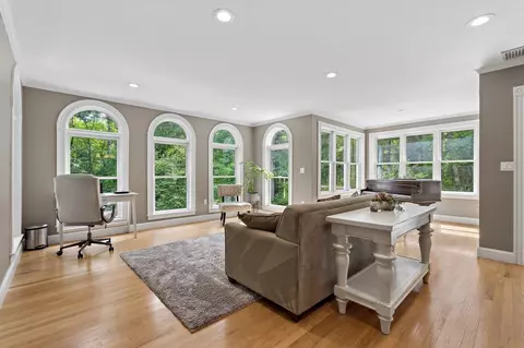 Living - 160 Range Rd, Concord, MA 01742 photo 1 of 4