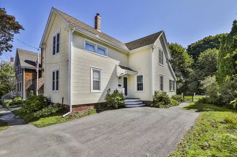 13 Collins St, Newburyport, MA 01950
