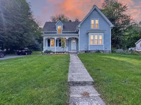 660 Pleasant St, Rochdale, MA 01542