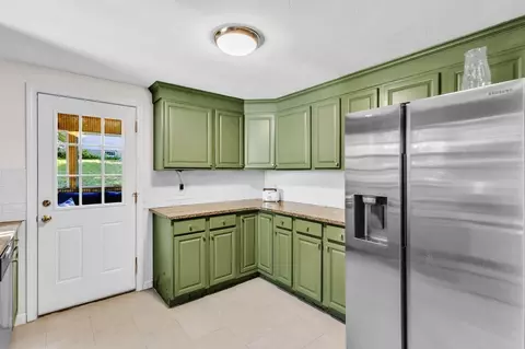 Kitchen - 4 Stratton Rd, Hudson, MA 01749 photo 2 of 3