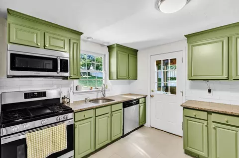 Kitchen - 4 Stratton Rd, Hudson, MA 01749 photo 1 of 3