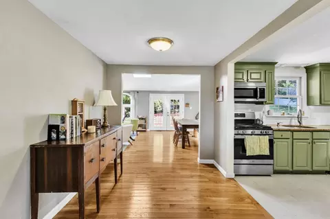 Entry Way - 4 Stratton Rd, Hudson, MA 01749 photo 2 of 2