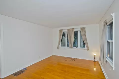 Living - 55 Arden St, Springfield, MA 01118 photo 2 of 4
