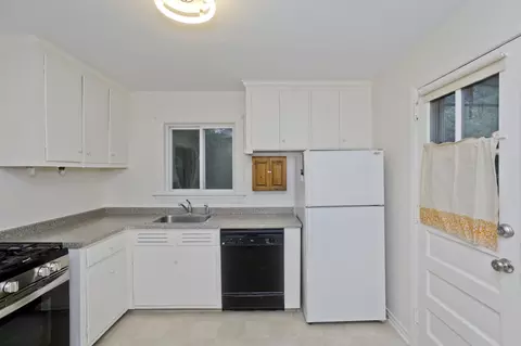 Kitchen - 55 Arden St, Springfield, MA 01118 photo 1 of 4