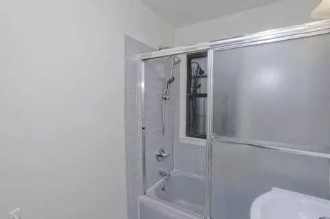 Bath - 55 Arden St, Springfield, MA 01118 photo 1 of 2