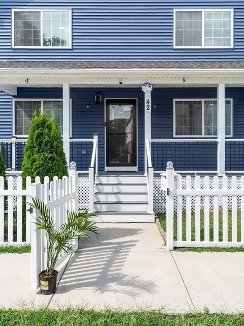 Exterior - 42 Ringgold St, Springfield, MA 01107 photo 11 of 12