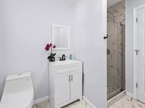 Bath - 42 Ringgold St, Springfield, MA 01107 photo 1 of 6