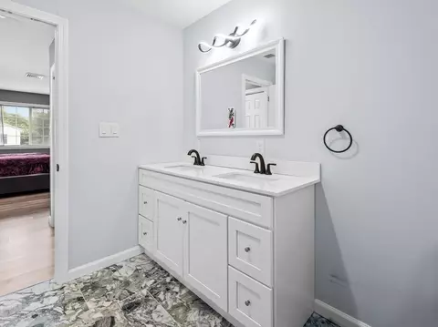 Bath - 42 Ringgold St, Springfield, MA 01107 photo 5 of 6