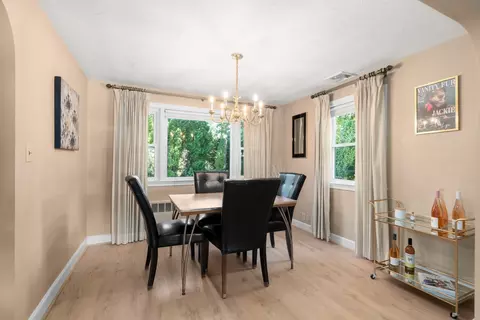 Dining - 39 Robin Rd, Wakefield, MA 01880 photo 2 of 2