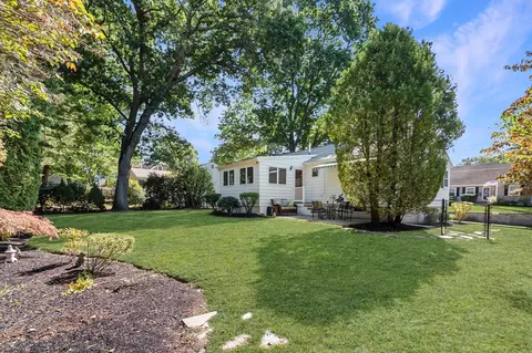 Exterior - 39 Robin Rd, Wakefield, MA 01880 photo 8 of 10