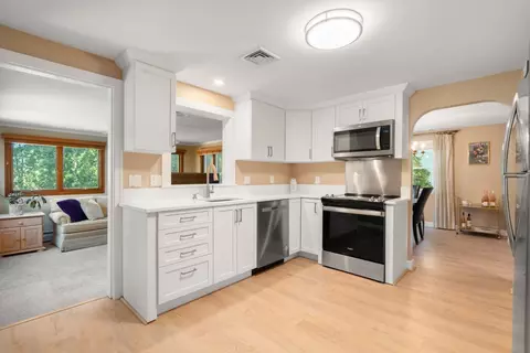 Kitchen - 39 Robin Rd, Wakefield, MA 01880 photo 1 of 3