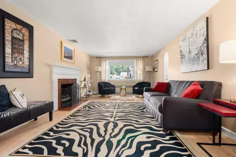 Living - 39 Robin Rd, Wakefield, MA 01880 photo 5 of 5