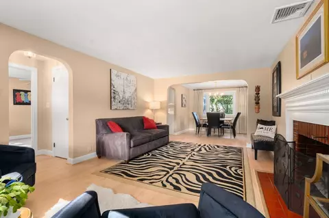 Living - 39 Robin Rd, Wakefield, MA 01880 photo 4 of 5