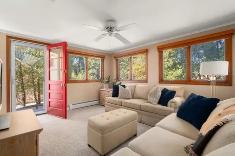 Living - 39 Robin Rd, Wakefield, MA 01880 photo 3 of 5