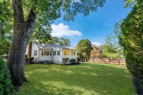 Exterior - 39 Robin Rd, Wakefield, MA 01880 photo 5 of 10
