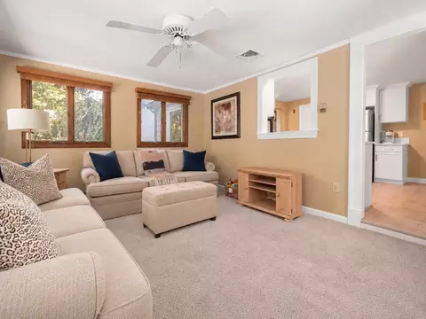 Living - 39 Robin Rd, Wakefield, MA 01880 photo 2 of 5
