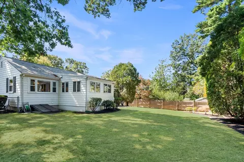 Exterior - 39 Robin Rd, Wakefield, MA 01880 photo 7 of 10