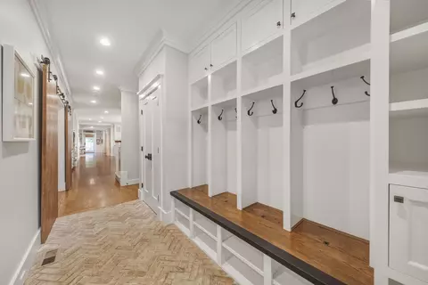 Entry Way - 132 Washington Ave, Needham, MA 02492 photo 2 of 4