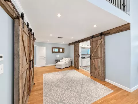 Entry Way - 84 Spring St, Wakefield, MA 01880 photo 2 of 3