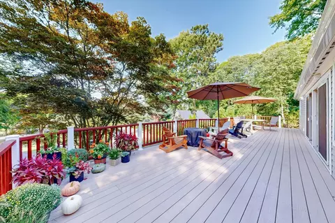 401 Barlows Landing Rd, Pocasset, MA 02559