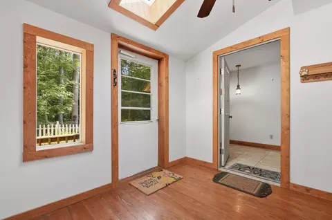 Entry Way - 488 White Rd, Warwick, MA 01378 photo 3 of 13