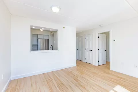 Living - 60 Rantoul St #503N, Beverly, MA 01915 photo 3 of 4