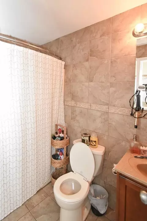 Bath - 181-187 Chestnut St, Springfield, MA 01103 photo 4 of 4