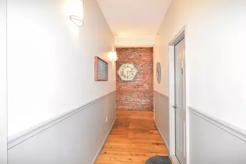 Entry Way - 181-187 Chestnut St, Springfield, MA 01103 photo 3 of 4