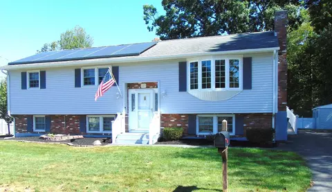123 Eva Dr, Leominster, MA 01453