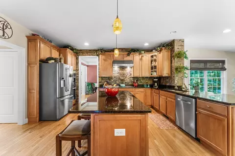 Kitchen - 32 Howarth Dr, Upton, MA 01568 photo 2 of 3