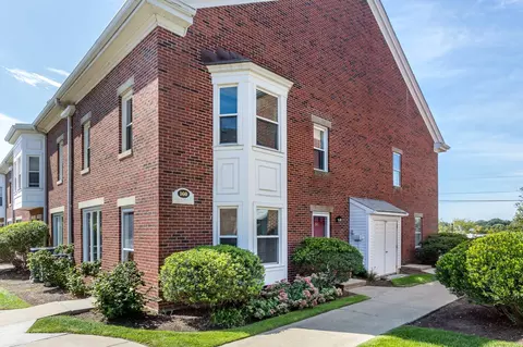 160 Quincy Shore Dr #106, Quincy, MA 02171
