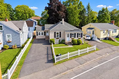 136 W Squantum St, Quincy, MA 02171