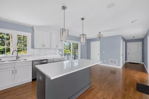 Entry Way - 40 N Ogden St, Fall River, MA 02723 photo 4 of 6