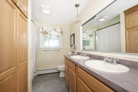 Bath - 4 Carter Rd, Worcester, MA 01609 photo 1 of 1