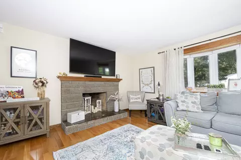 Living - 4 Carter Rd, Worcester, MA 01609 photo 10 of 10
