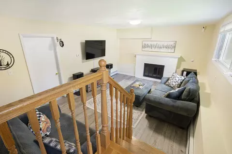 Living - 4 Carter Rd, Worcester, MA 01609 photo 5 of 10
