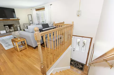 Entry Way - 4 Carter Rd, Worcester, MA 01609 photo 1 of 2