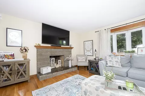 Living - 4 Carter Rd, Worcester, MA 01609 photo 1 of 10