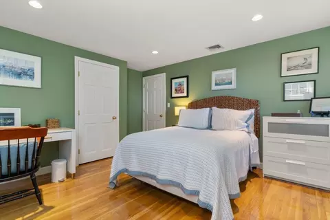 Bedroom - 6 Tower Dr, Dover, MA 02030 photo 4 of 6