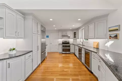 Kitchen - 6 Tower Dr, Dover, MA 02030 photo 3 of 4